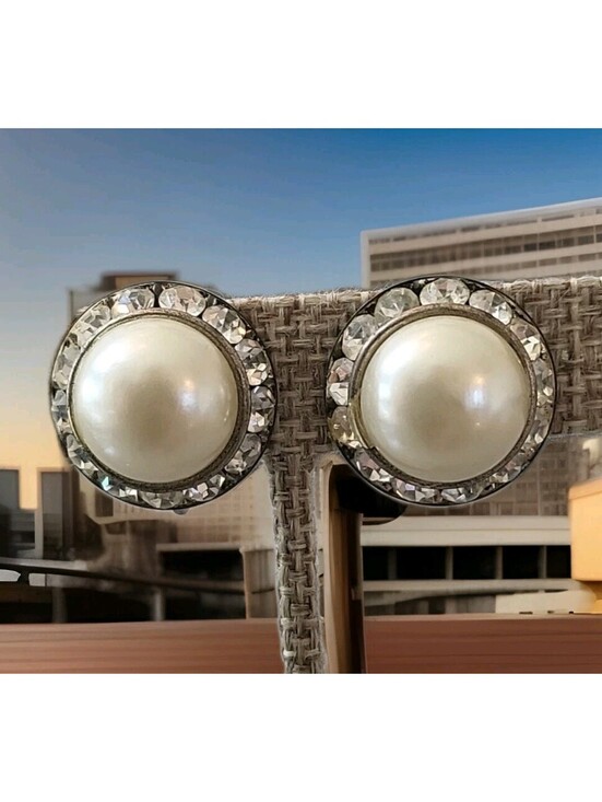 Jewelry - Vintage Silver Tone Pearl Rhinestone Clip-On Earrings Beautiful See Pictures K11